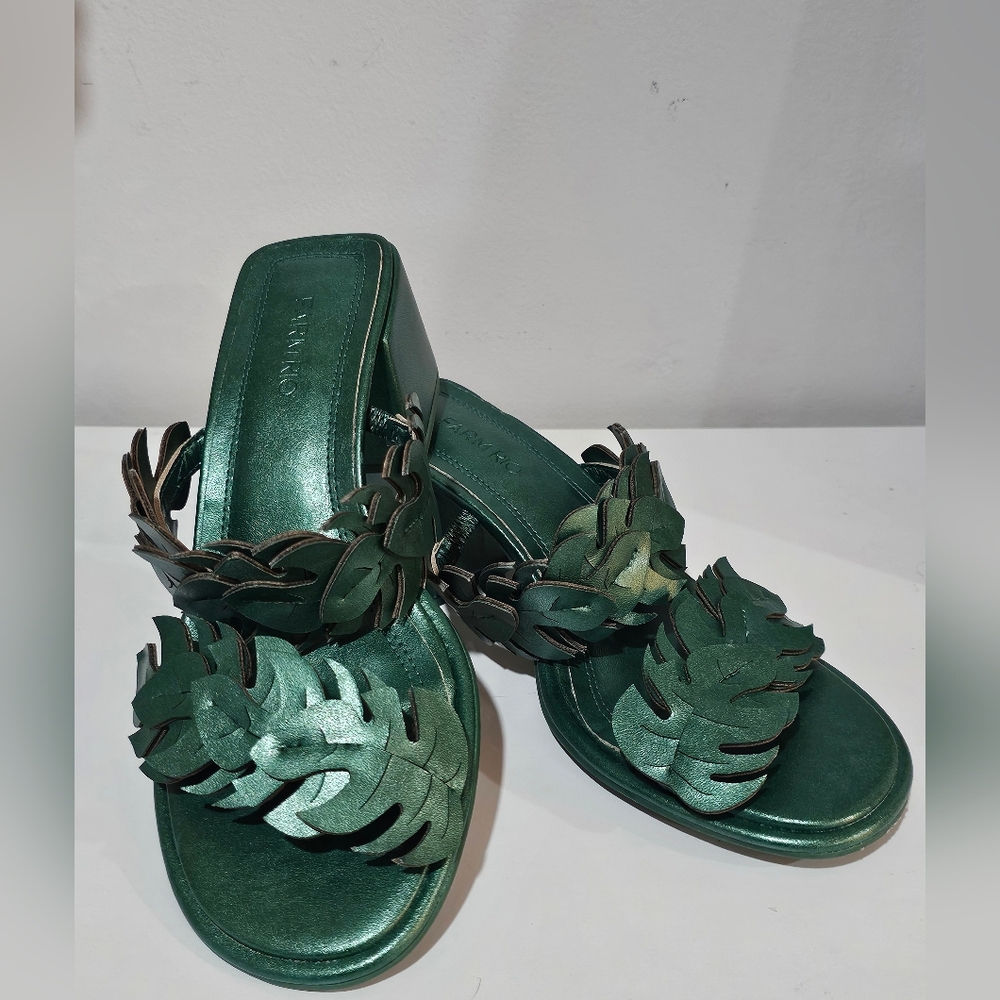 FARM RIO Sz.7  Monstera Leaf Metallic Slide Green Sandal Never Worn